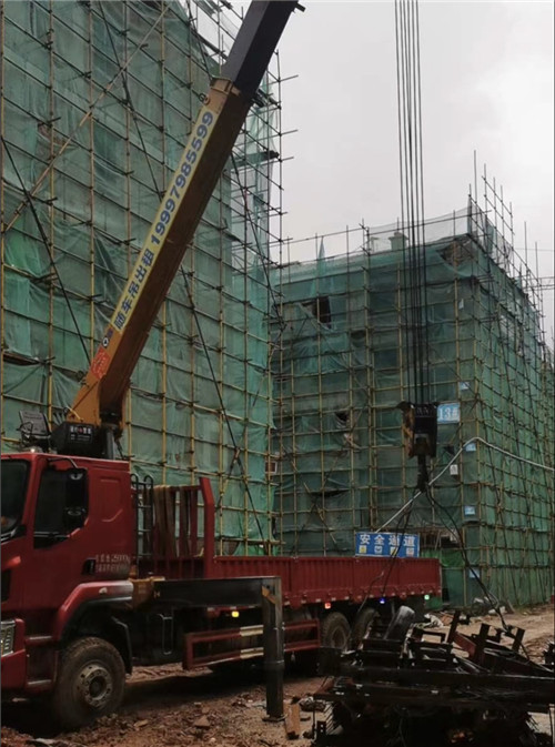 宽城区“慢工细活”—— 吊车的 “微动控制” 技术